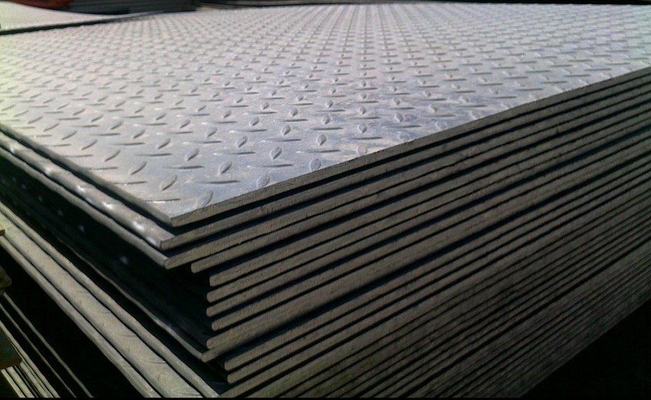 Slip-resistant checkered steel sheet floor plates